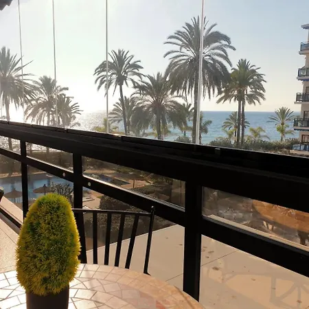 Skol 101. Beach Front Studio 마르베야
